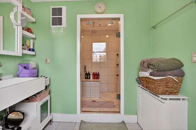8 Essex St, Swampscott, MA 01907