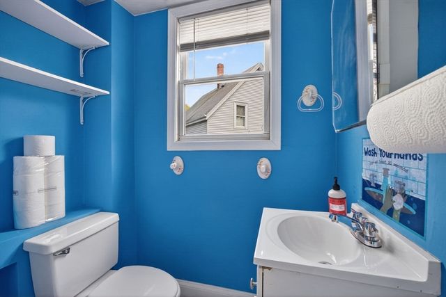 8 Essex St, Swampscott, MA 01907