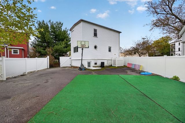 8 Essex St, Swampscott, MA 01907