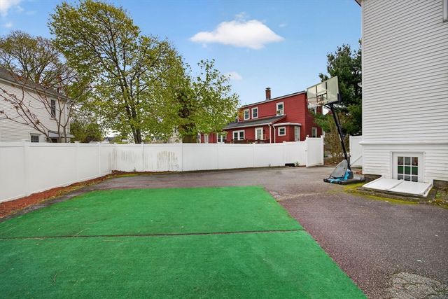 8 Essex St, Swampscott, MA 01907
