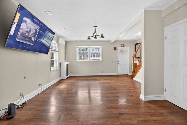 8 Essex St, Swampscott, MA 01907