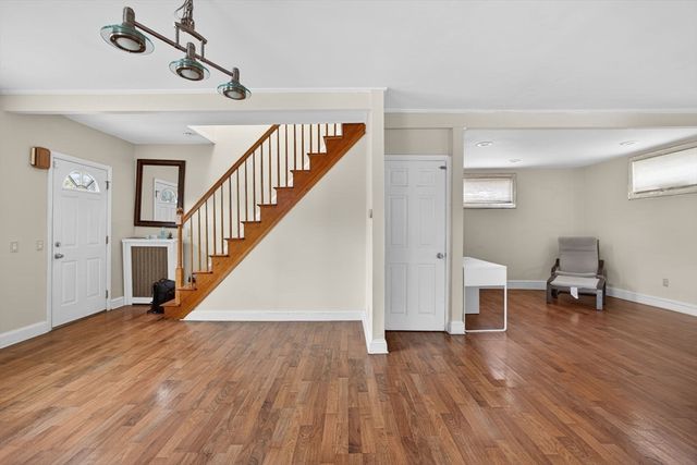 8 Essex St, Swampscott, MA 01907