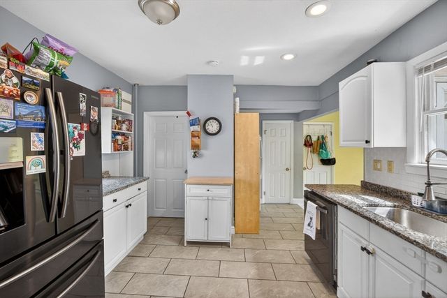 8 Essex St, Swampscott, MA 01907