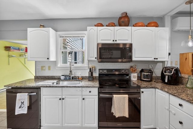 8 Essex St, Swampscott, MA 01907