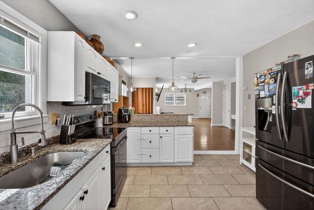 8 Essex St, Swampscott, MA 01907