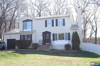 72 Orben Drive, Roxbury Township, NJ 07850