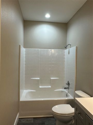 1009 S Preston Street, Ennis, TX 75119