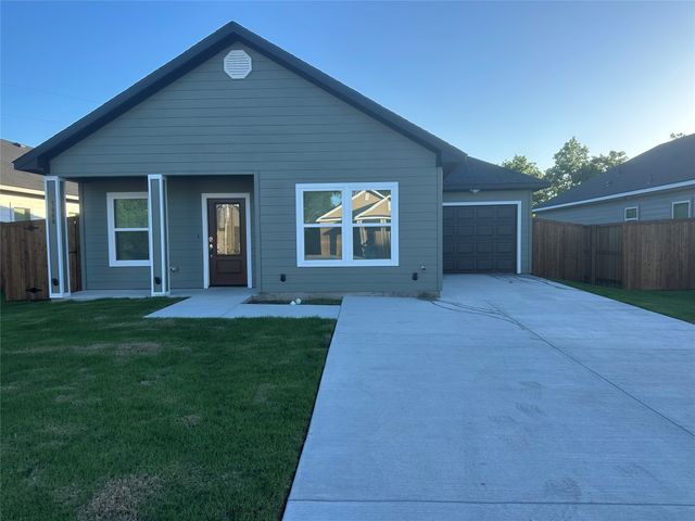 1009 S Preston Street, Ennis, TX 75119