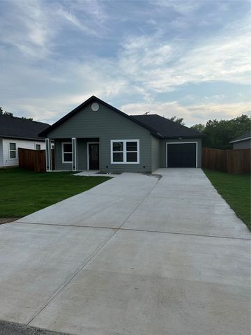 1009 S Preston Street, Ennis, TX 75119