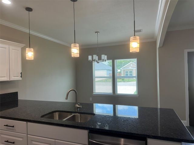 1009 S Preston Street, Ennis, TX 75119