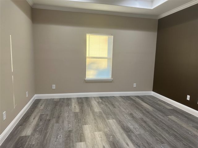 1009 S Preston Street, Ennis, TX 75119