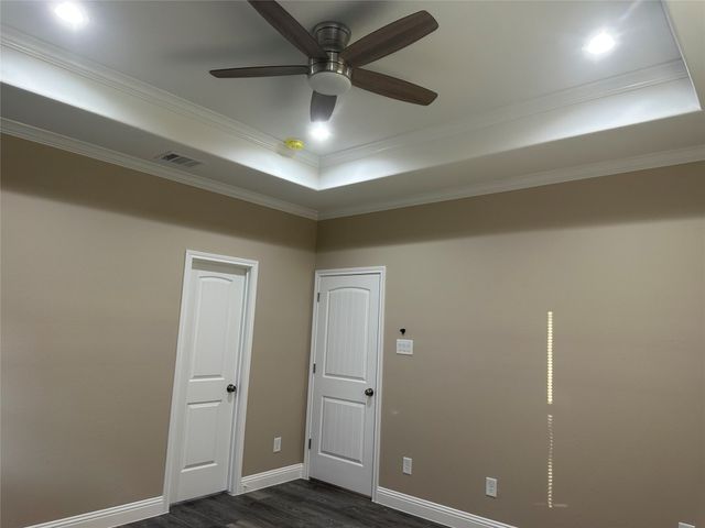 1009 S Preston Street, Ennis, TX 75119