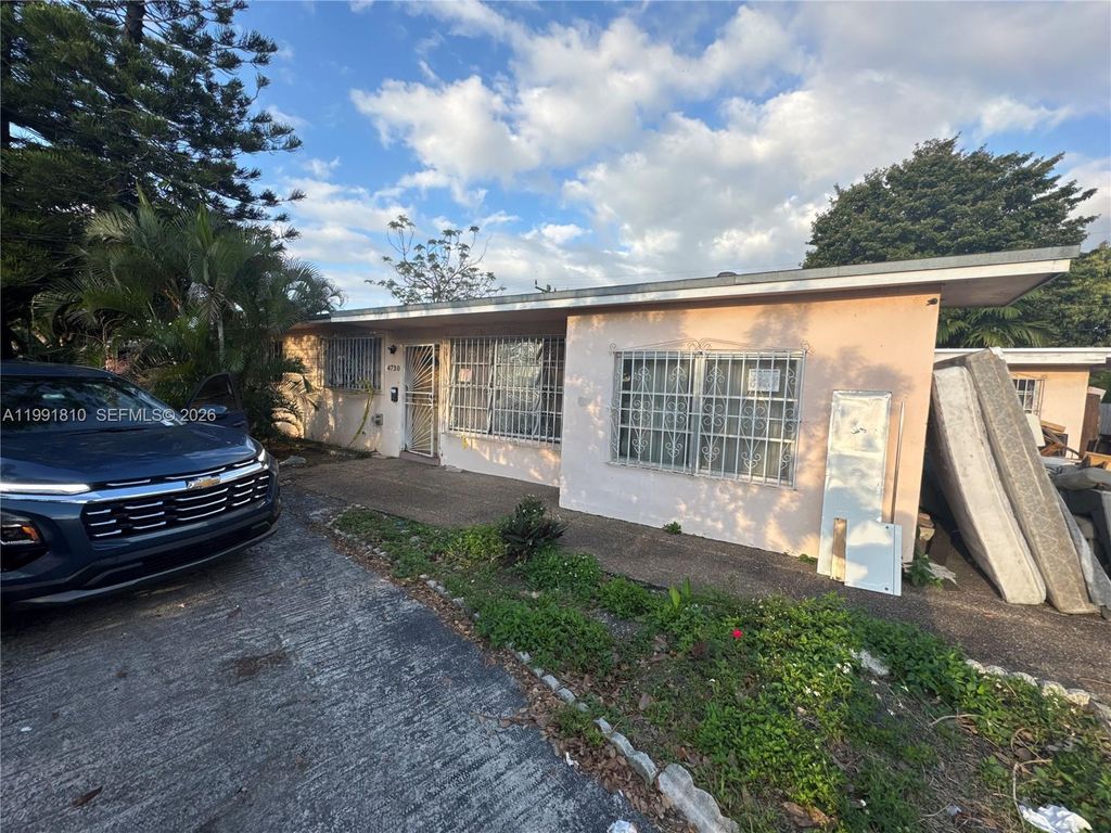 4730 W 8th Avenue, Hialeah, FL 33012