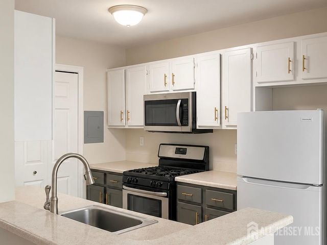 7302 elm Court, South Brunswick, NJ 08852