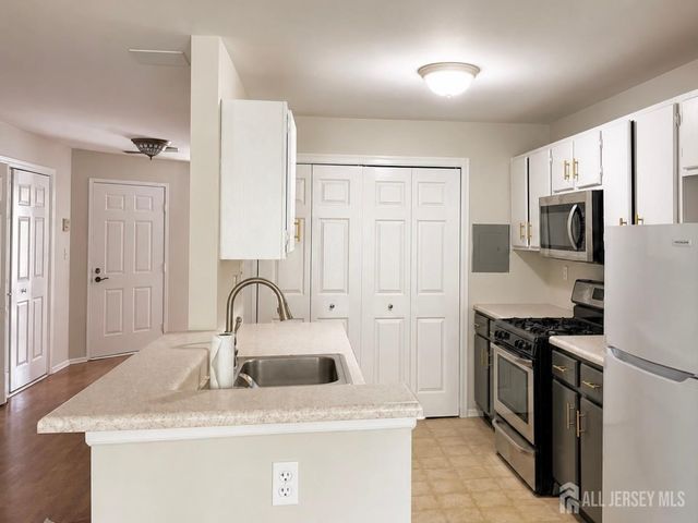7302 elm Court, South Brunswick, NJ 08852