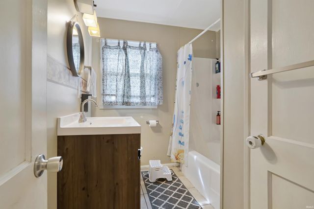 912 E Idlewild Drive, Evansville, IN 47711