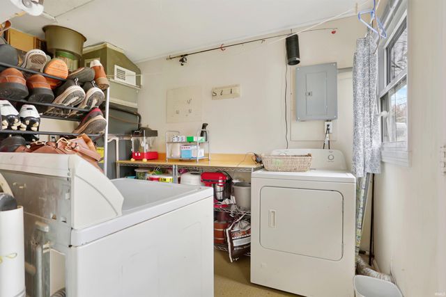 912 E Idlewild Drive, Evansville, IN 47711