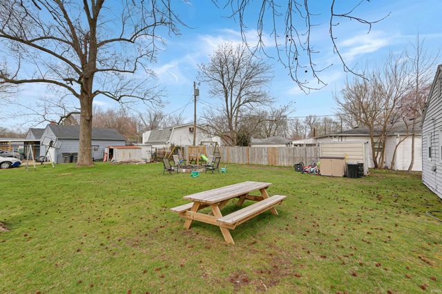 912 E Idlewild Drive, Evansville, IN 47711