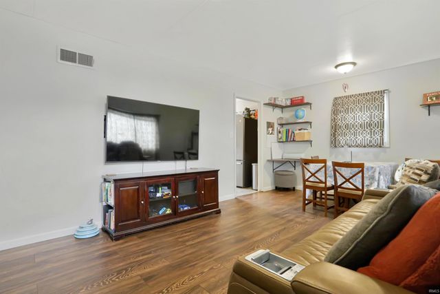 912 E Idlewild Drive, Evansville, IN 47711