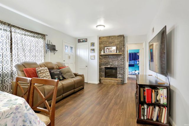 912 E Idlewild Drive, Evansville, IN 47711