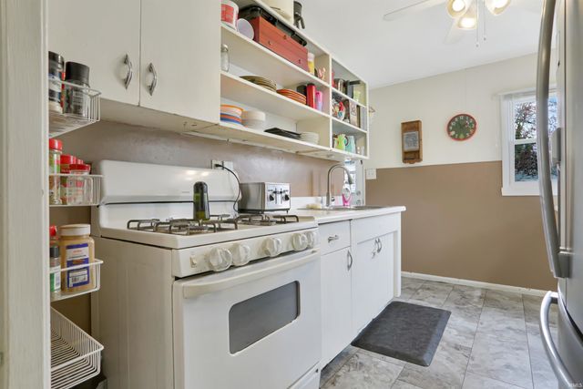 912 E Idlewild Drive, Evansville, IN 47711