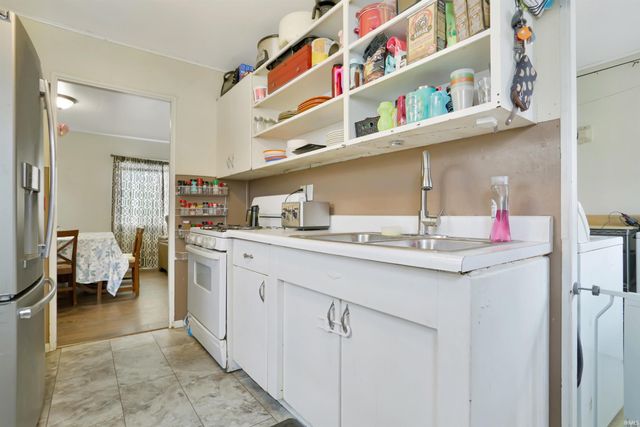 912 E Idlewild Drive, Evansville, IN 47711