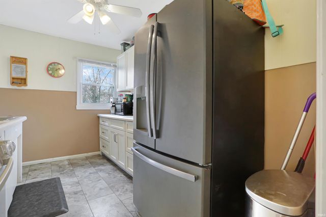 912 E Idlewild Drive, Evansville, IN 47711