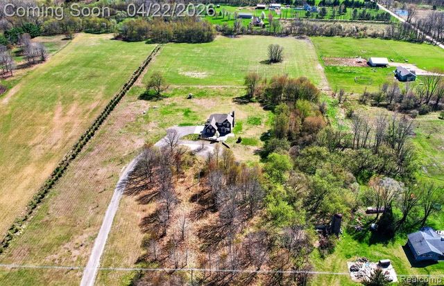 10180 N Antcliff Road, Fowlerville, MI 48836