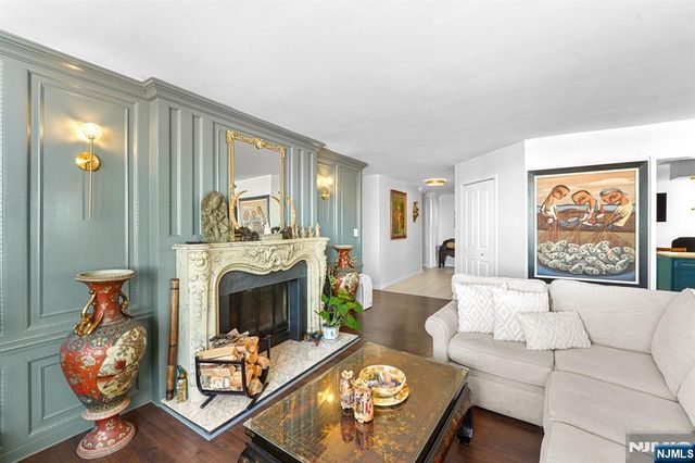 2005 Harmon Cove Tower, Secaucus, NJ 07094