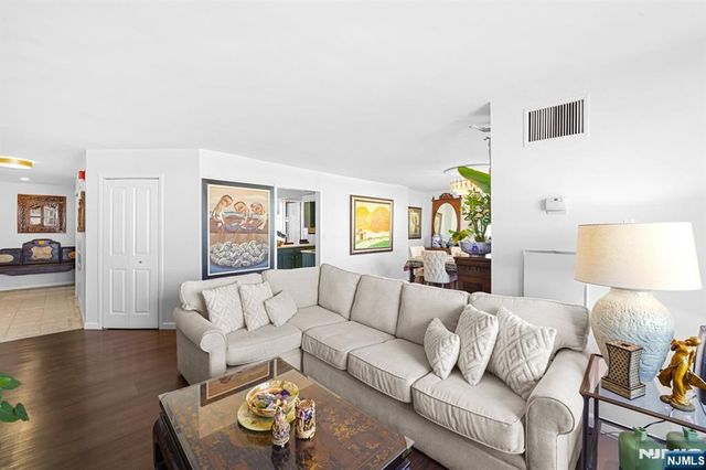 2005 Harmon Cove Tower, Secaucus, NJ 07094