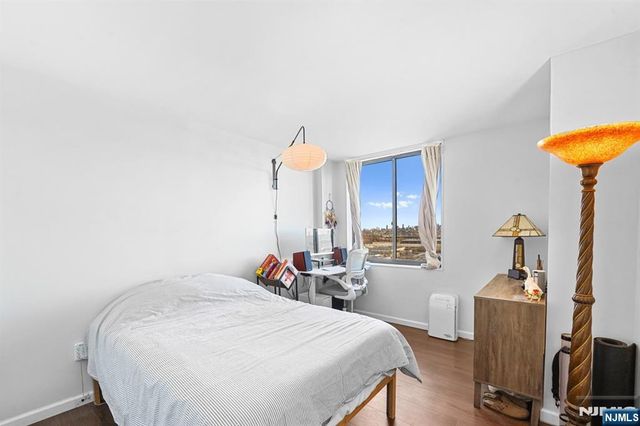 2005 Harmon Cove Tower, Secaucus, NJ 07094