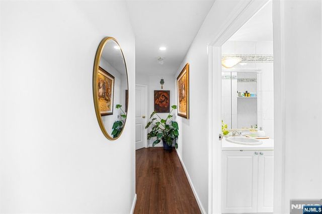 2005 Harmon Cove Tower, Secaucus, NJ 07094