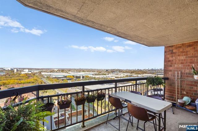 2005 Harmon Cove Tower, Secaucus, NJ 07094