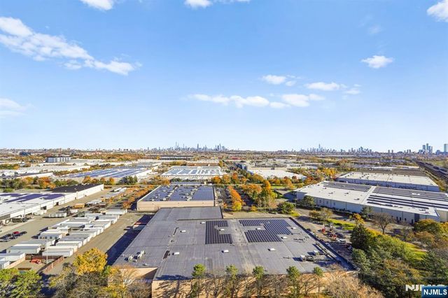 2005 Harmon Cove Tower, Secaucus, NJ 07094