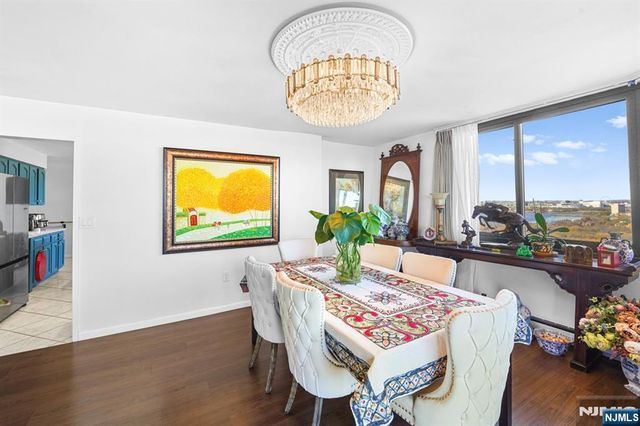 2005 Harmon Cove Tower, Secaucus, NJ 07094