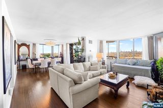 2005 Harmon Cove Tower, Secaucus, NJ 07094