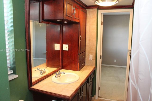 900 NE 18th Ave 801, Fort Lauderdale, FL 33304