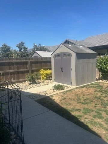 2066 Cabrillo Court, Tulare, CA 93274