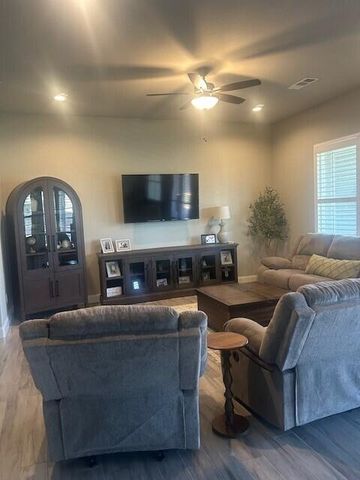 2066 Cabrillo Court, Tulare, CA 93274