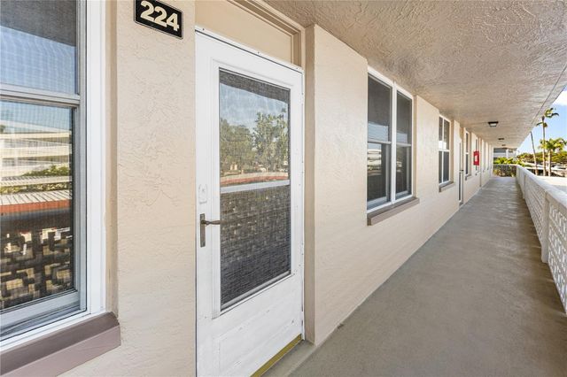 4915 BAY STREET NE 224, St Petersburg, FL 33703