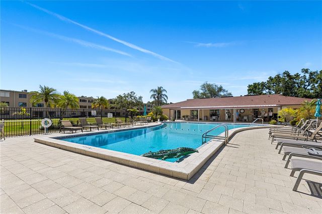 4915 BAY STREET NE 224, St Petersburg, FL 33703