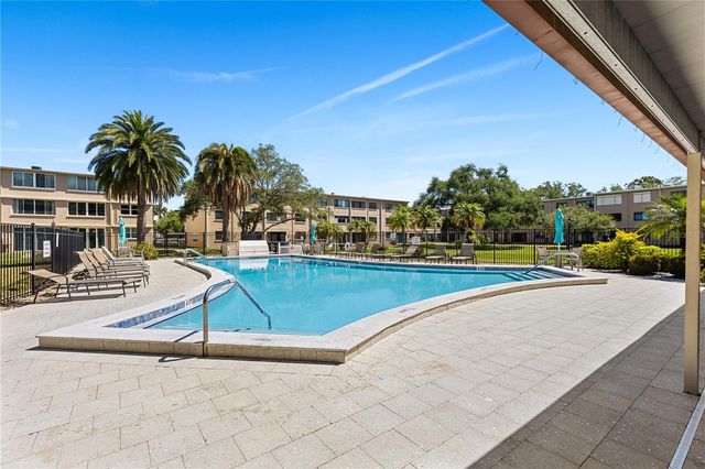 4915 BAY STREET NE 224, St Petersburg, FL 33703