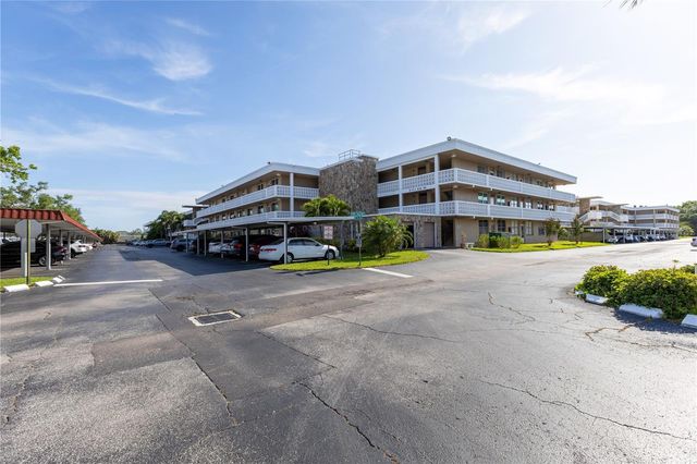 4915 BAY STREET NE 224, St Petersburg, FL 33703