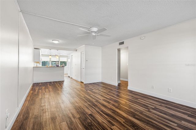 4915 BAY STREET NE 224, St Petersburg, FL 33703