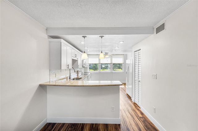 4915 BAY STREET NE 224, St Petersburg, FL 33703