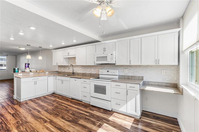 4915 BAY STREET NE 224, St Petersburg, FL 33703