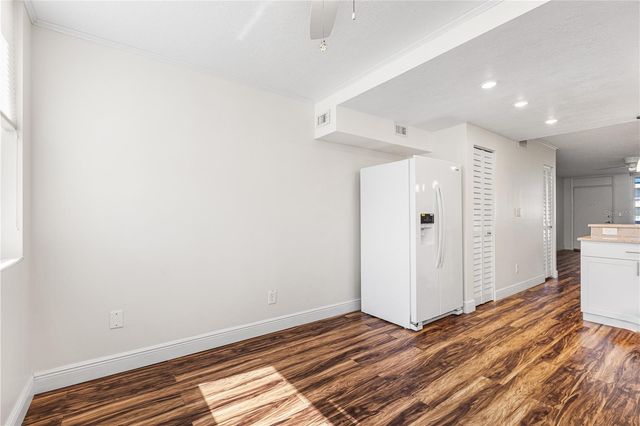 4915 BAY STREET NE 224, St Petersburg, FL 33703