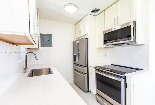 11861 SW 185th Ter, Miami, FL 33177