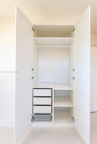 11861 SW 185th Ter, Miami, FL 33177