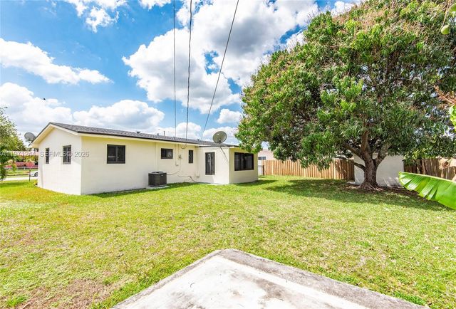 11861 SW 185th Ter, Miami, FL 33177